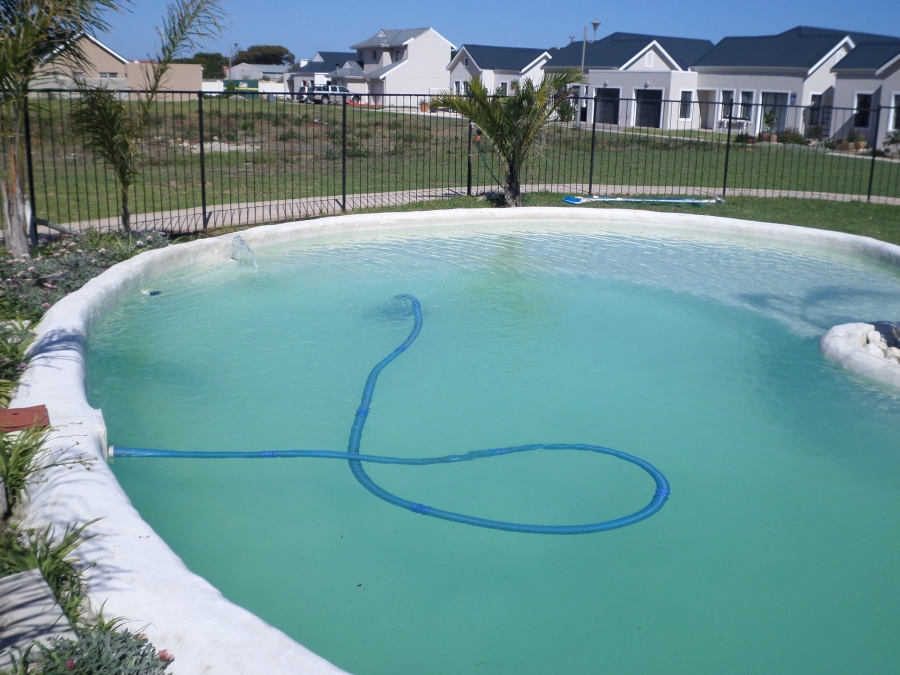 2 Bedroom Property for Sale in Sandbaai Western Cape